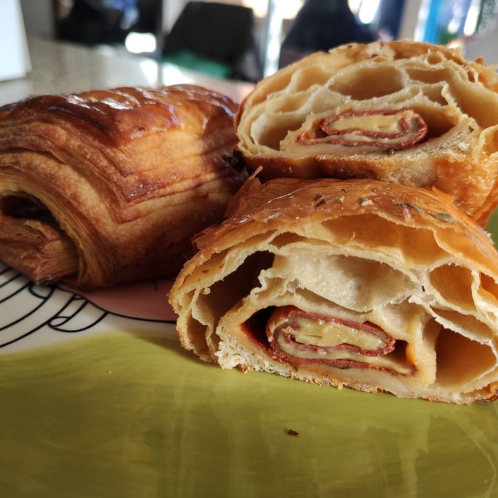 photo of The hippie Baker Napolitana de jamón y queso shared by @zalro-jr on  13 Oct 2020 - review