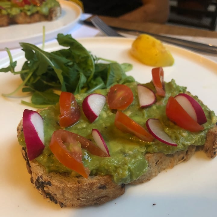 photo of OL'DAYS Coffee and Deli Avocado Toast shared by @claracartasegna on  07 Mar 2022 - review