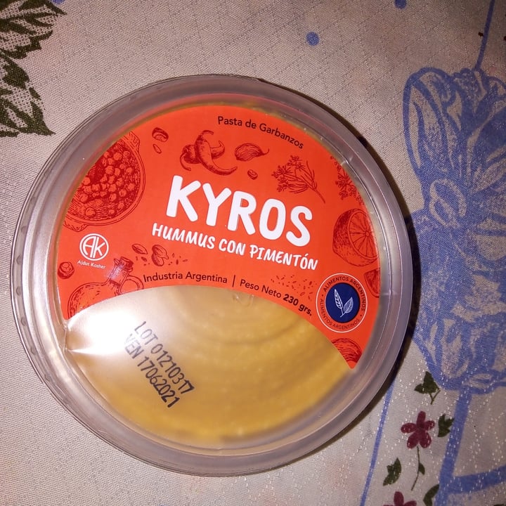 photo of Kyros Hummus con Pimentón shared by @jujuli on  28 Apr 2021 - review