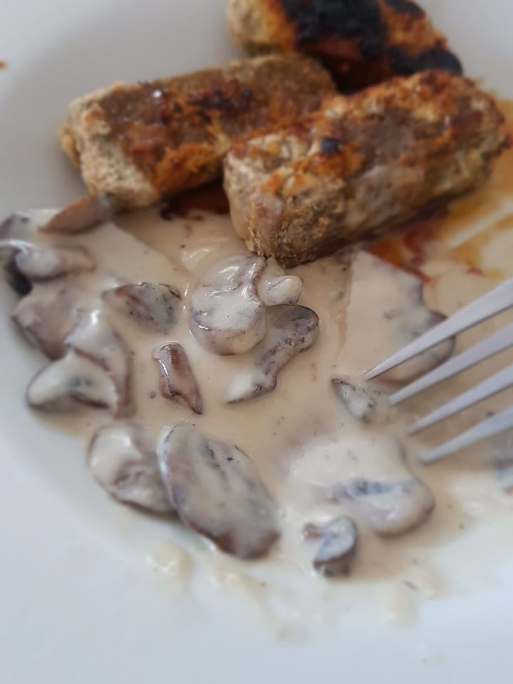 review photo of Daiya Alfredo Style Deluxe Cheeze Sauce shared by @carrmenreyes on 16 Dec 2020 - review