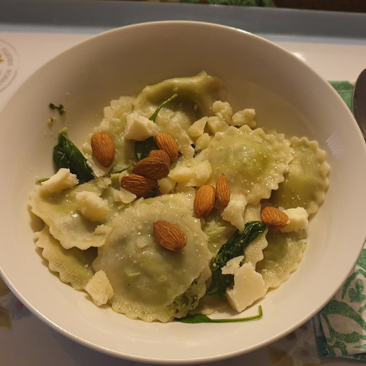 photo of Woolworths Food Spinach & Humus Vegan Ravioli shared by @compassionate1candy on  12 Aug 2022 - review