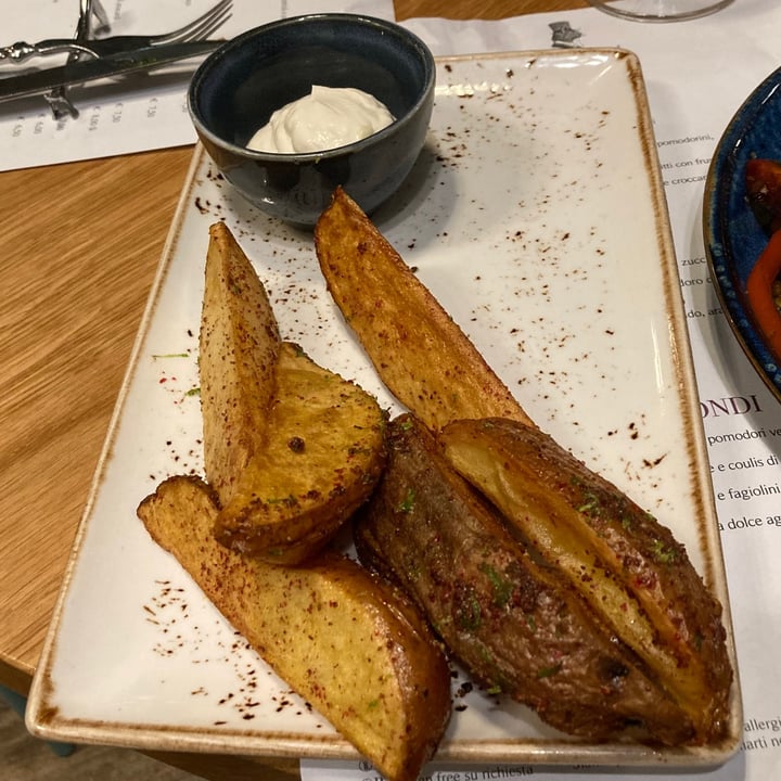 photo of Romeow Cat Bistrot Patatas bravas pepe rosa e lime shared by @simonescampoli on  11 Jul 2021 - review