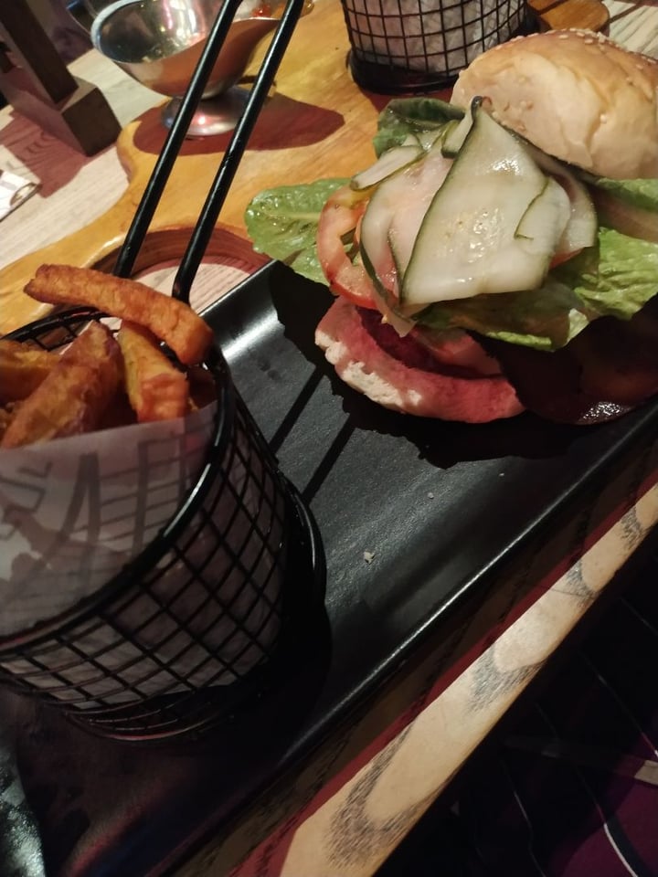 photo of Hudsons The Burger Joint (Gardens) The Houdini Burger shared by @tamaraweetman on  02 Jul 2019 - review