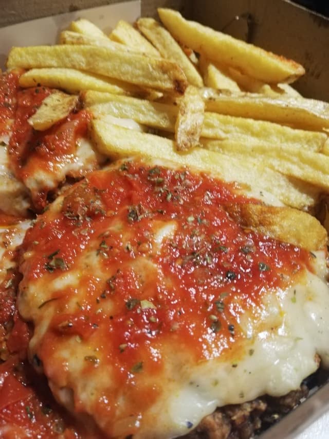 菜肴“Medallones a la Napolitana”的照片