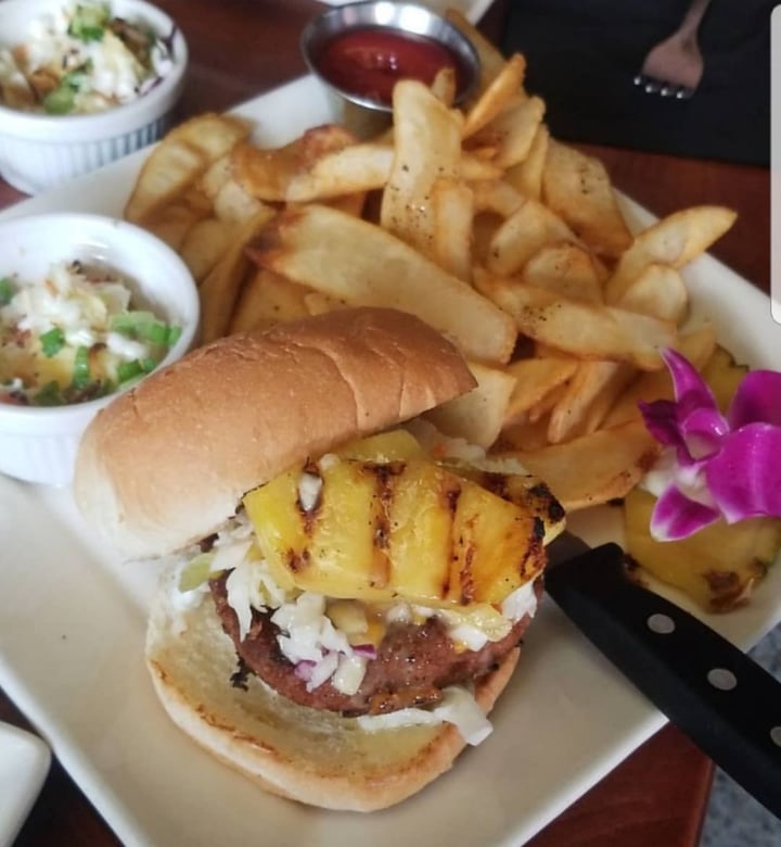 photo of The Tilted Tiki Tropical Pineapple Beyond Burger shared by @ashwickety on  29 Aug 2018 - review