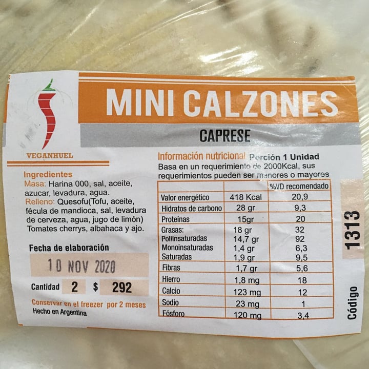 photo of Veganuel Mini Calzone caprese shared by @lauchis on  17 Nov 2020 - review