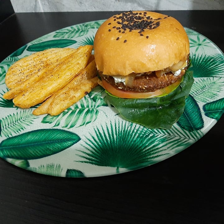 photo of El Verdugo Hamburguesa shared by @camiessi on  11 Jun 2020 - review