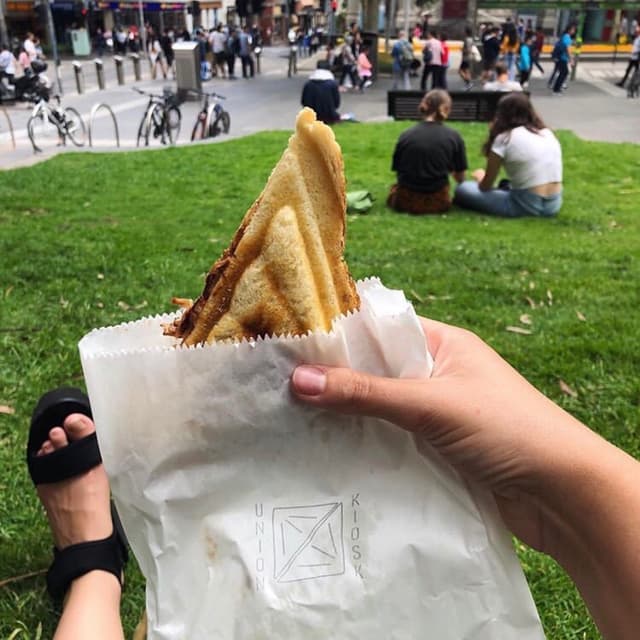 菜肴“BBQ Vegan Chicken Onion Pineapple and Cheese Jaffle”的照片