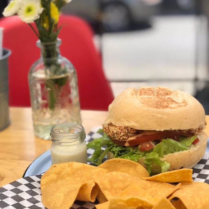 review photo of Puro Zumo Hamburguesas shared by @whynotvegan on 29 Aug 2019 - review