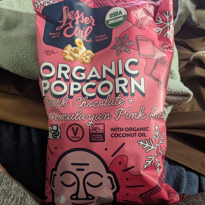 photo of Lesser Evil Snacks dark chocolate + himalayan pink salt popcorn shared by @caseyveganforlife on  07 Dec 2022 - review