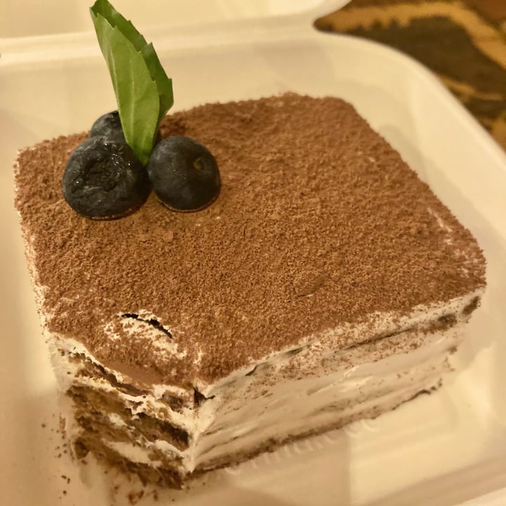 photo of u.to.pi.a Tiramisú shared by @veganskater on  27 Apr 2022 - review