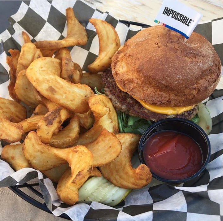 photo of Quartyard Impossible Burger shared by @veganwithamor on  01 Apr 2020 - review