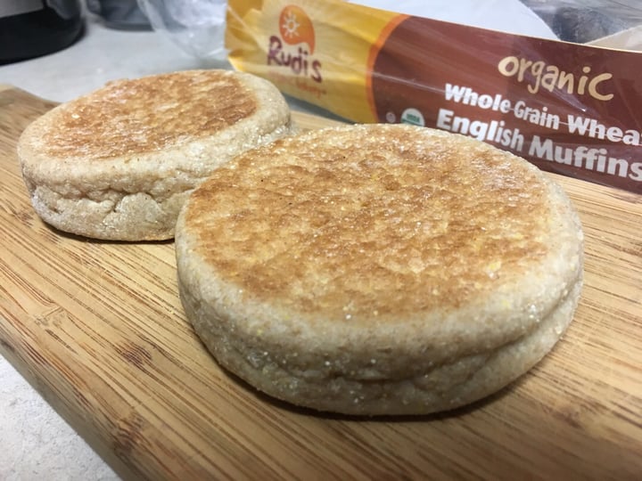 photo of Rudi’s Organic Bakery Whole Wheat English Muffins shared by @lisseatsplants on  22 Sep 2019 - review