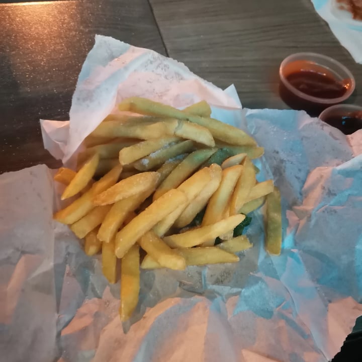 photo of Lekker Vegan Kloof Crispy Chips shared by @lunascorner on  19 Mar 2022 - review