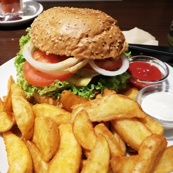 photo of Green Republic Cheezeburger mit Wedges shared by @markus09 on  21 Nov 2021 - review