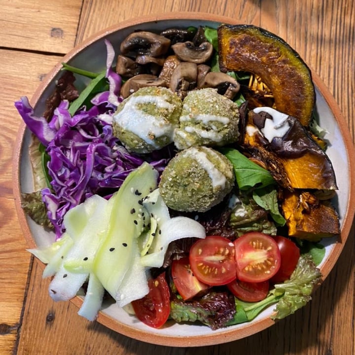 photo of Eggs & Greens Café Bowl Vitamin con Falafel shared by @inespressable on  30 Jul 2021 - review