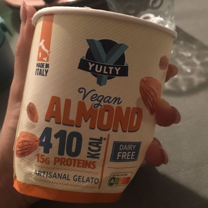 photo of yulty Vegan Almond artisanal gelato shared by @laurafalc92 on  22 Jul 2022 - review