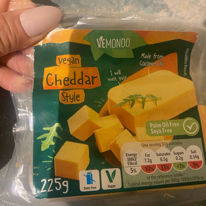 photo of Vemondo Vegan cheddar style shared by @chloesm on  12 Apr 2022 - review