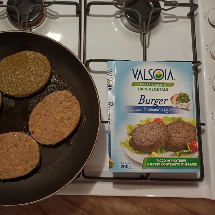 photo of Valsoia Burger spinaci, gustosino e quinoa shared by @sarahneva on  17 Oct 2021 - review