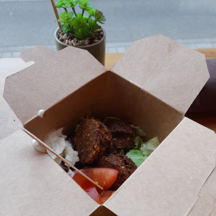 photo of Fala'Feel Piacenza Falafel box shared by @elenature87 on  30 Jun 2021 - review