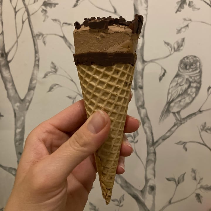 photo of Jolly Llama Caramel Chocolate Chip DF GF Cones shared by @avecdeschiens on  11 Feb 2022 - review