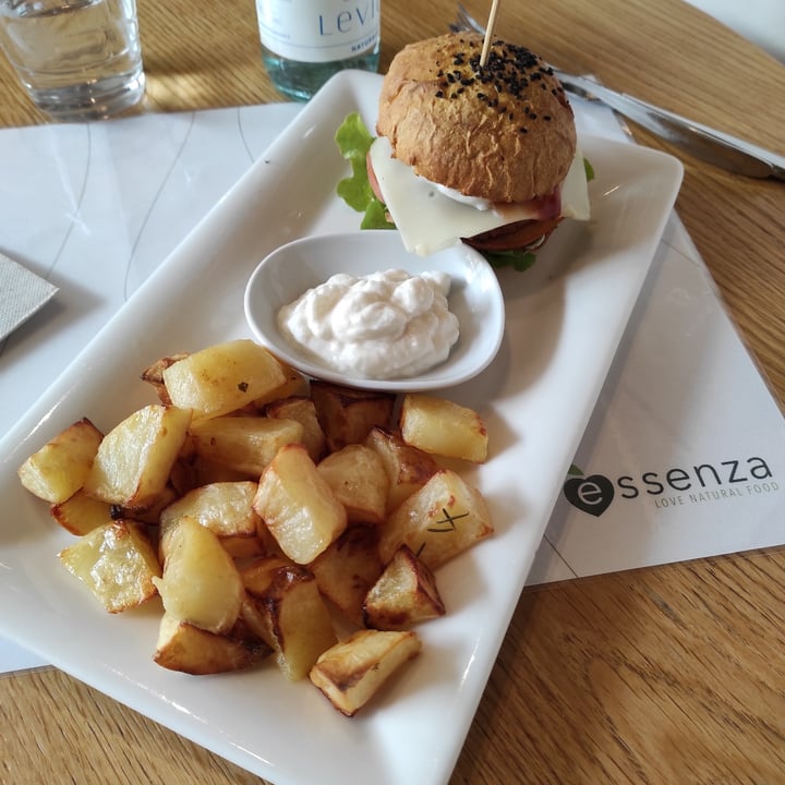 photo of Essenza Love Natural Food Traditional burger shared by @tuscanvegan on  26 Sep 2021 - review
