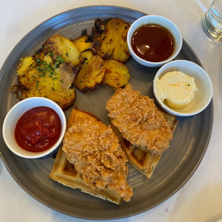 photo of Crossroads Kitchen Chicken and Waffles shared by @katiecrumpley on  08 Jul 2021 - review