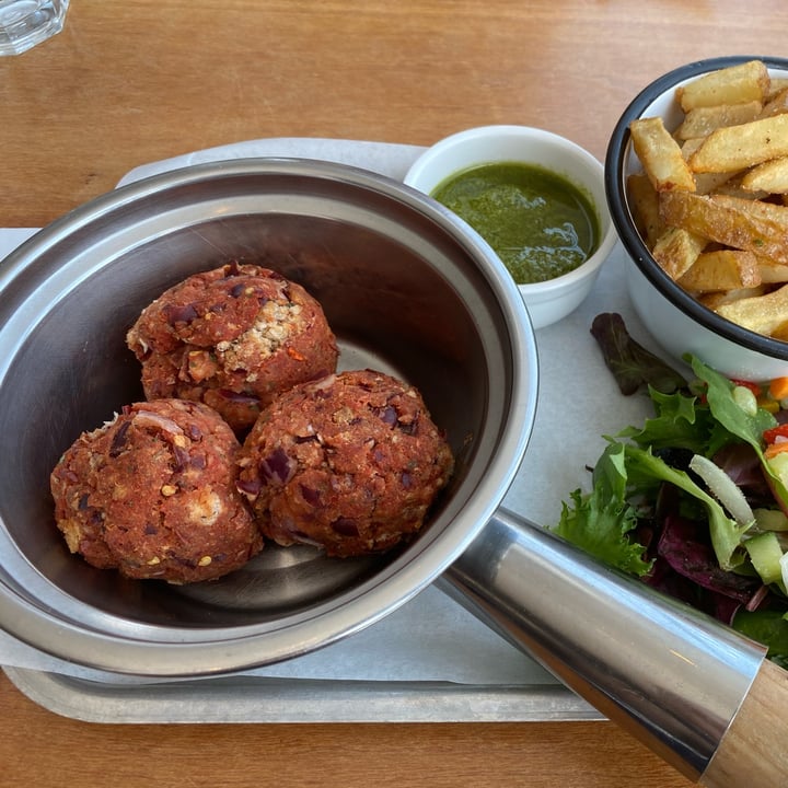 photo of Eat Me Cafe Eat Me Balls With Nut Pesto Sauce And Chips shared by @maggiefilipponi on  19 Jul 2022 - review