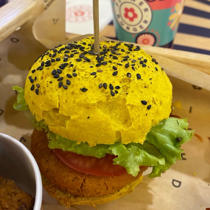 photo of Flower Burger gnomo burger shared by @giorgiasalsii on  13 Mar 2022 - review