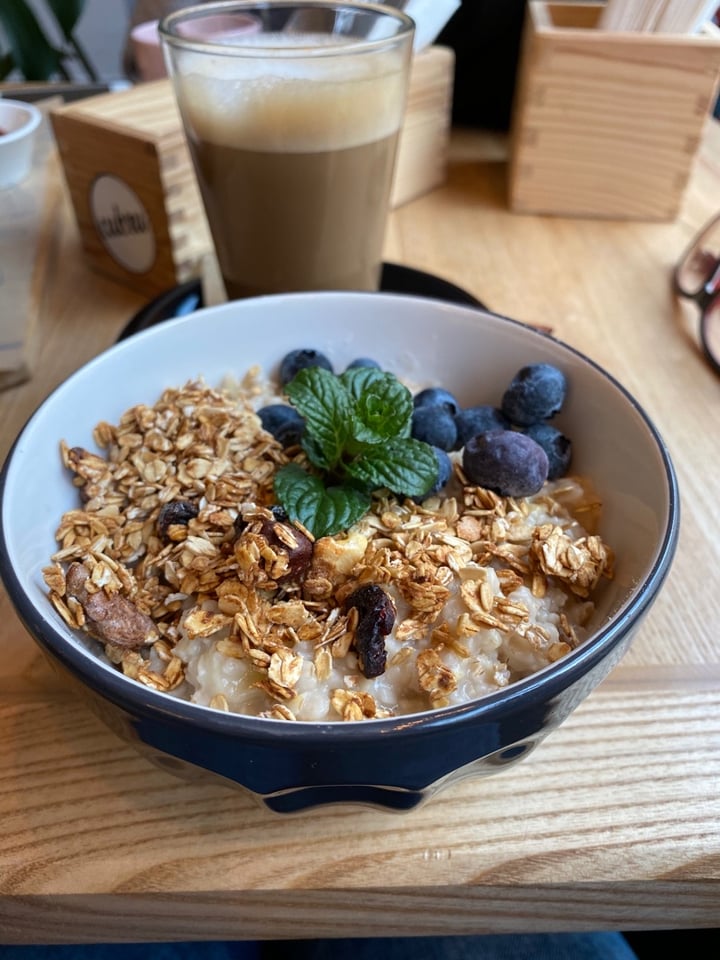 photo of cukru.cafe Vegan Oatmeal shared by @maie9999 on  31 Jan 2020 - review