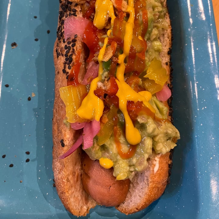 photo of Querida Simona Hotdog Guacamole shared by @robertoarias on  29 Jun 2022 - review