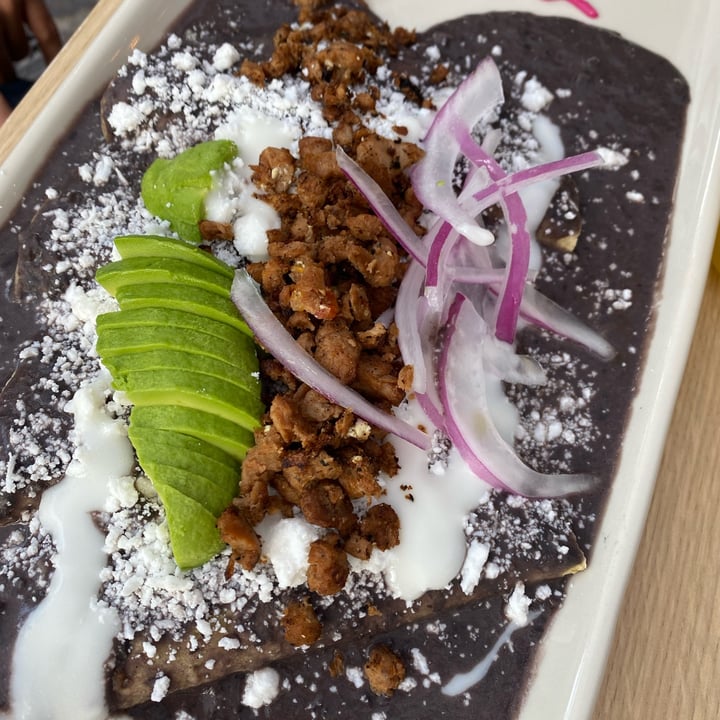 photo of Buena Vida - Plant Based Bar Enfrijoladas con soya pastor shared by @cecimvm on  10 Dec 2021 - review