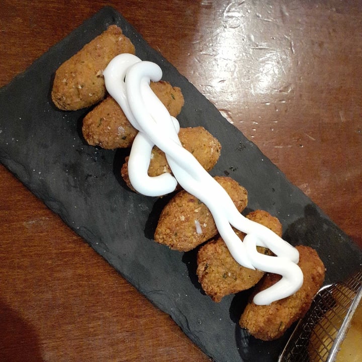 review photo of Il Varieté, Bergamo - Birreria artigianale, burger vegetariani e vegani, aperitivi e musica dal vivo. Falafel shared by @rosselladuca on 23 Apr 2022 - review