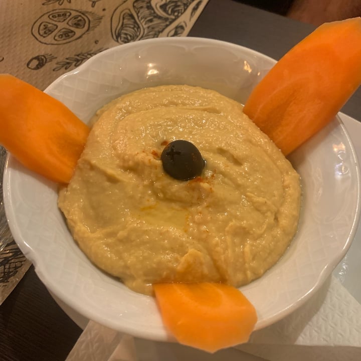 photo of Tulsi Vegan Restaurant Hummus Casero shared by @helenpfuertes on  11 Apr 2022 - review