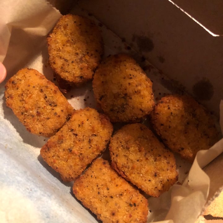 photo of Dominos Pizza Vegan chicken nuggets shared by @rhiannondiamxnd on  09 Jan 2021 - review