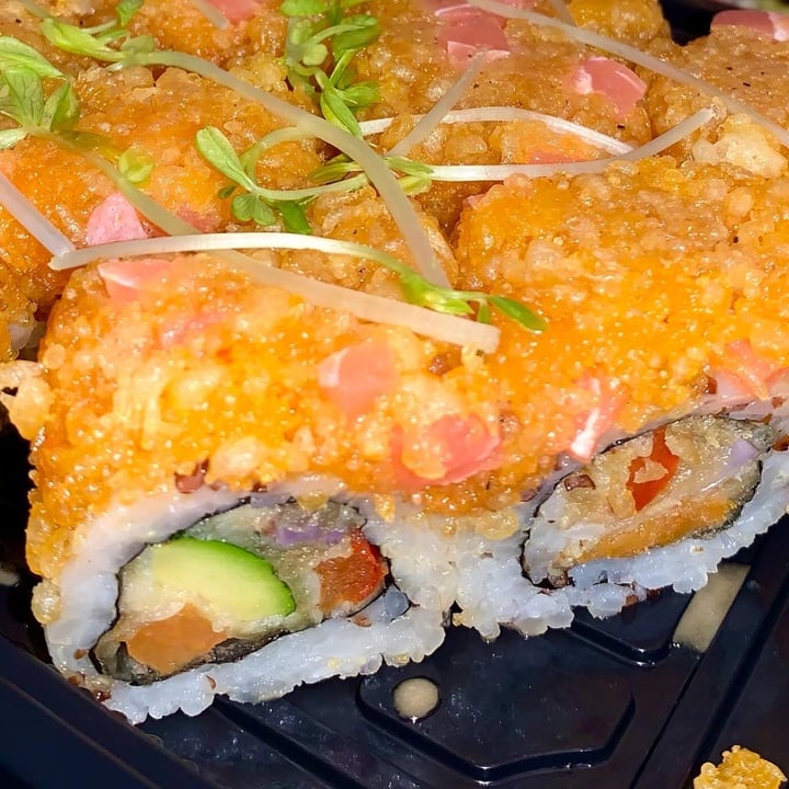 photo of Vegan Meat & Sushi Vegetalien Ocean Roll shared by @lavejeanne on  12 Dec 2021 - review