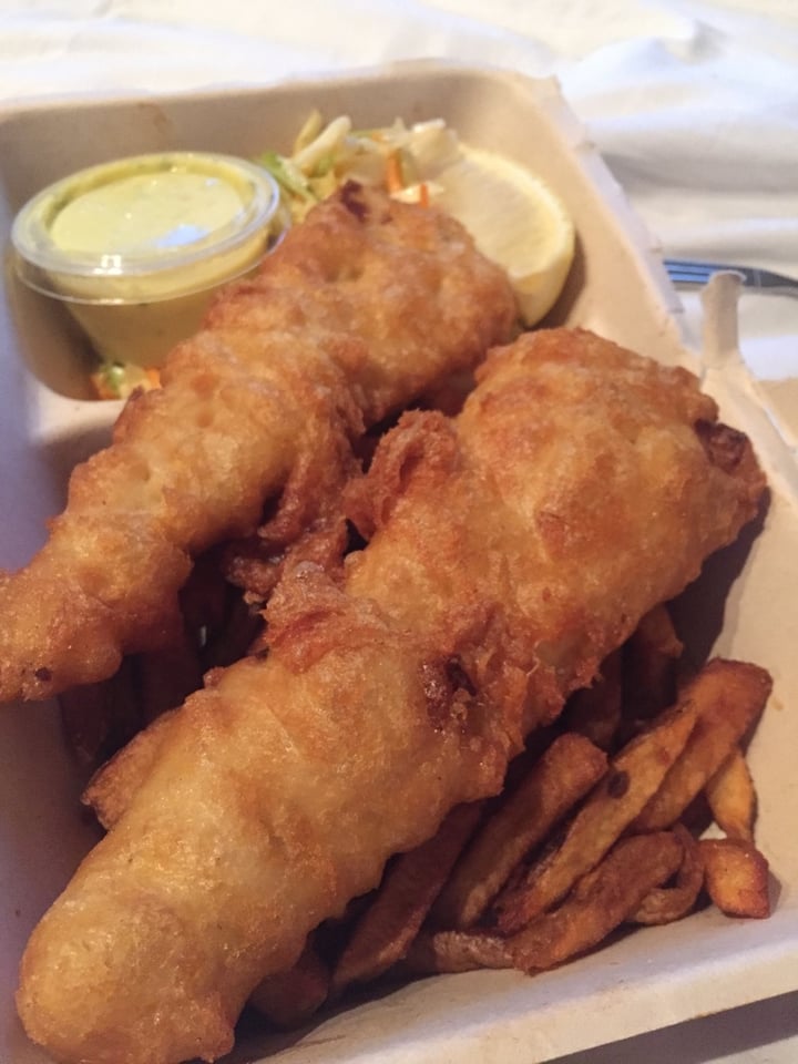 photo of The Hogtown Vegan Phish N Chips shared by @foxnom on  30 Jan 2020 - review