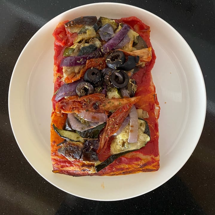 photo of Nabucco Obrador Vegetarià Pizza vegana shared by @giuliadini on  26 Mar 2022 - review