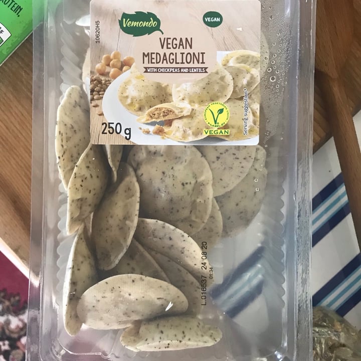 review photo of Vemondo Vegan Medaglioni with Chickpeas and Lentils shared by @lakoalabooty on 23 Jul 2020 - review