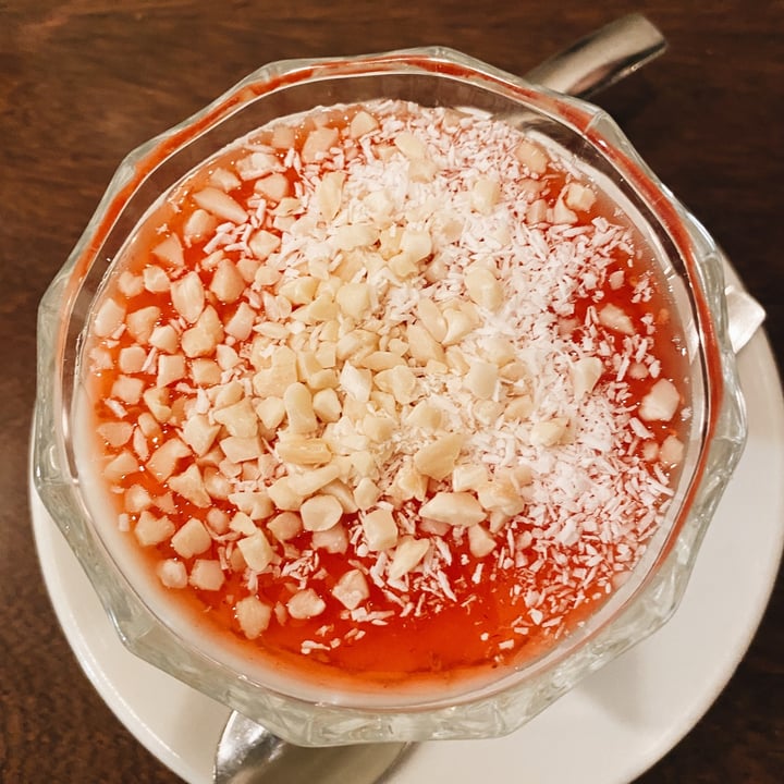 photo of Hummus Barcelona Panna cotta Vegana shared by @theveganavocadito on  02 Apr 2022 - review