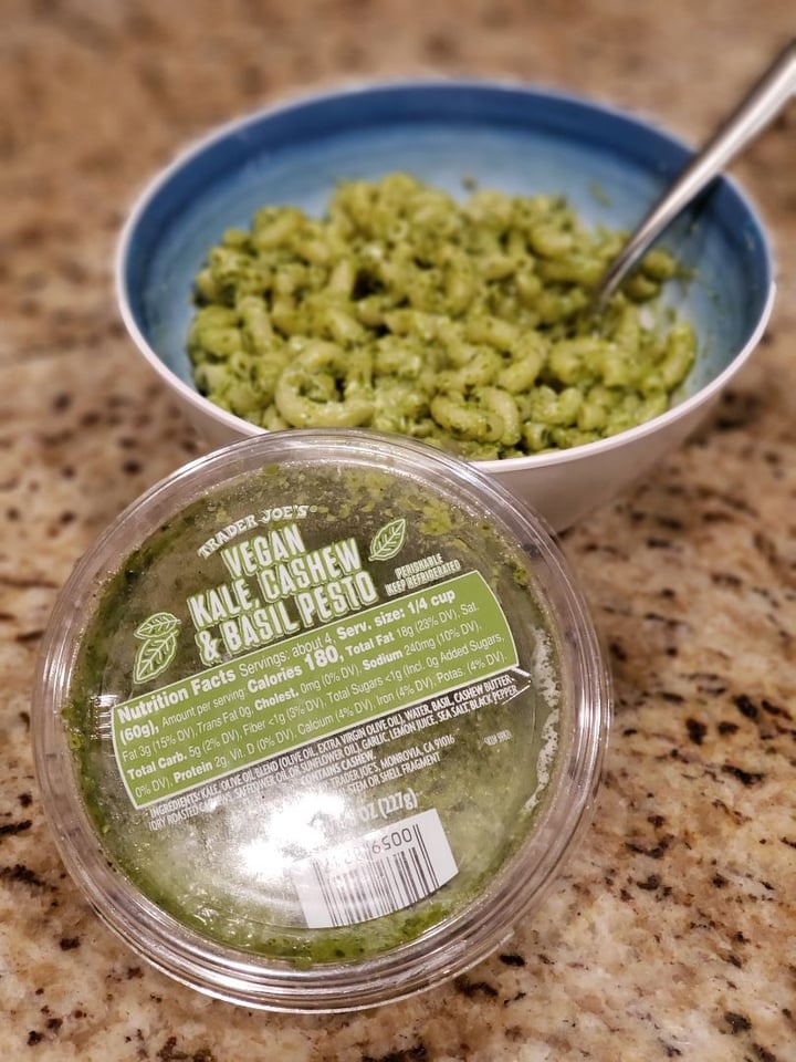 photo of Trader Joe's Vegan Kale, Cashew & Basil Pesto shared by @amelianeff on  23 Dec 2019 - review