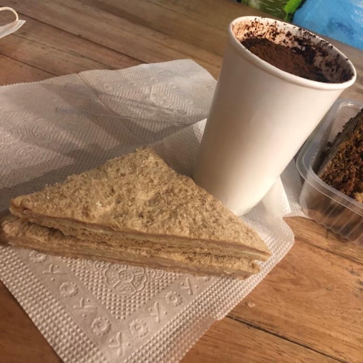 photo of Futuro Veggie - Coffee & Deli Sandwich De Miga Jamon Y Queso shared by @paulazappelli on  16 Dec 2021 - review