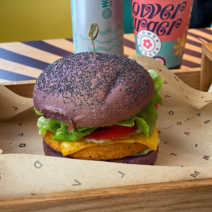 photo of Flower Burger Cheesy Cecio shared by @animalionline on  16 Jan 2022 - review