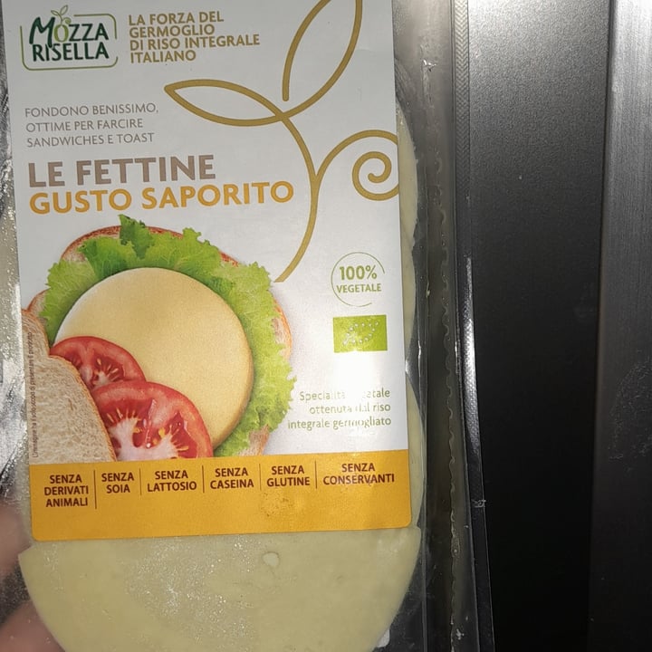 photo of Mozzarisella Le fettine gusto saporito shared by @emamess23 on  18 Mar 2022 - review