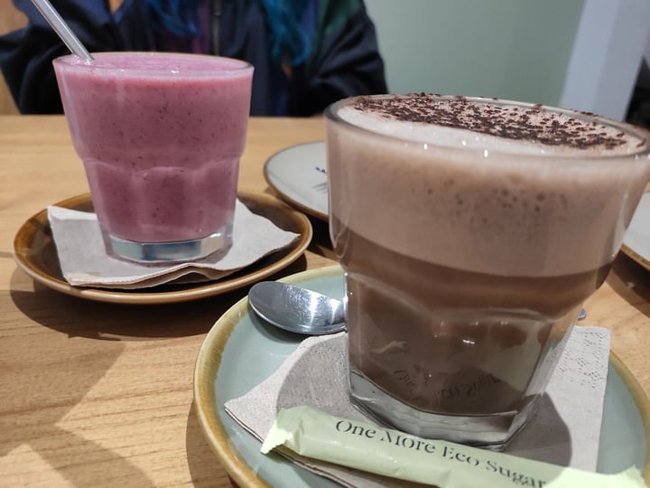 review photo of Beagle Restaurant Batido de frutos rojos shared by @belenmaqueda on 21 Dec 2019 - review