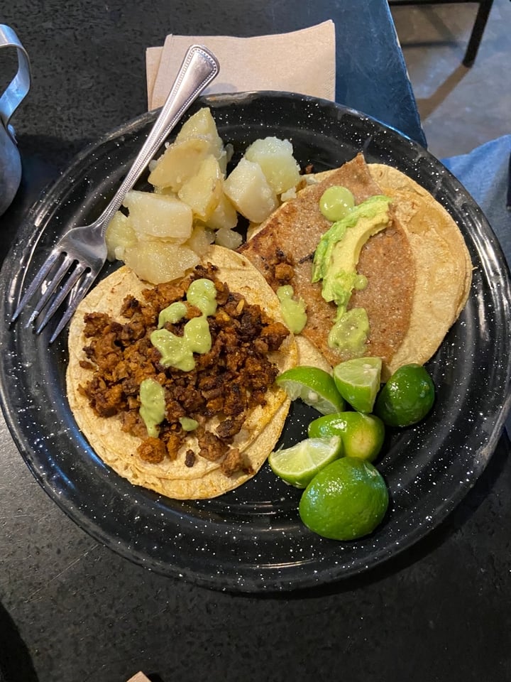 photo of Por siempre vegana 2 Tacos pastor, suadero, bistec shared by @ilse on  31 Mar 2020 - review