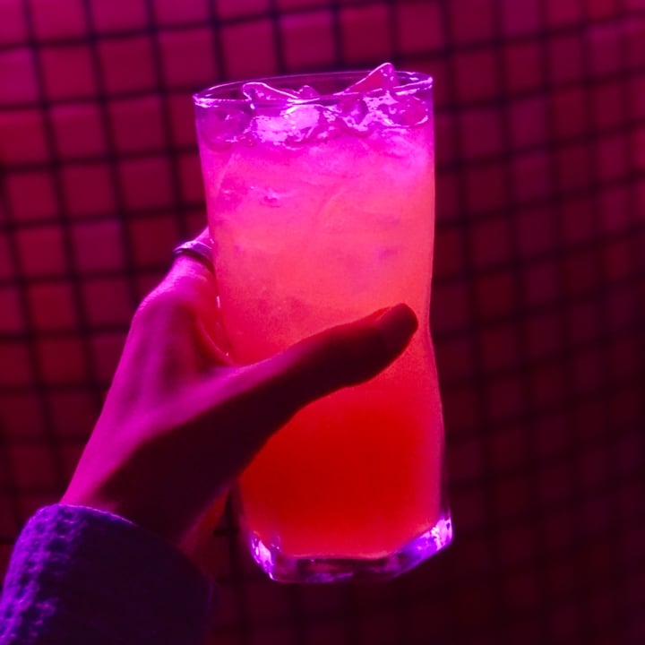 photo of Neon Tiger Strawberry Ginger Beer shared by @alexanicole on  29 Oct 2022 - review