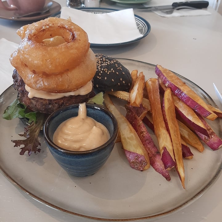 photo of The Kindred Kitchen Bean And Mushroom Burger shared by @aliciazoem on  10 May 2022 - review