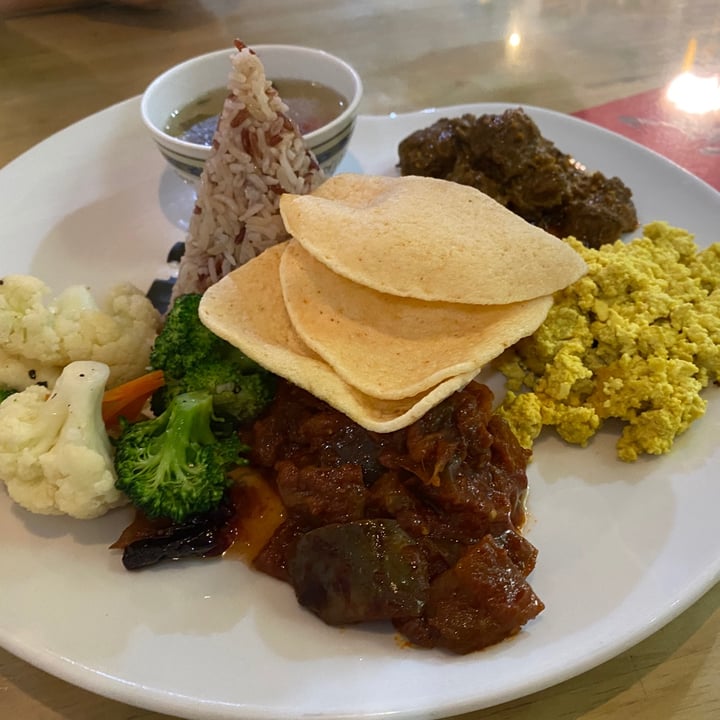 review photo of Loving Hut Banana Leaf Nasi Campur shared by @piggy-egg on 20 Feb 2021 - review