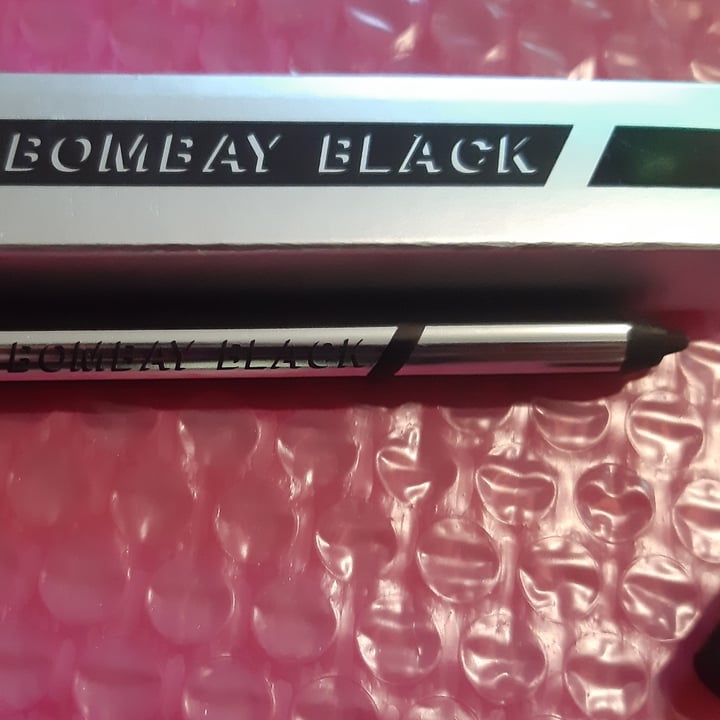 photo of Nabla Cosmetics Bombay black Eyeliner Pencil shared by @fagiolidisoia on  26 Apr 2022 - review